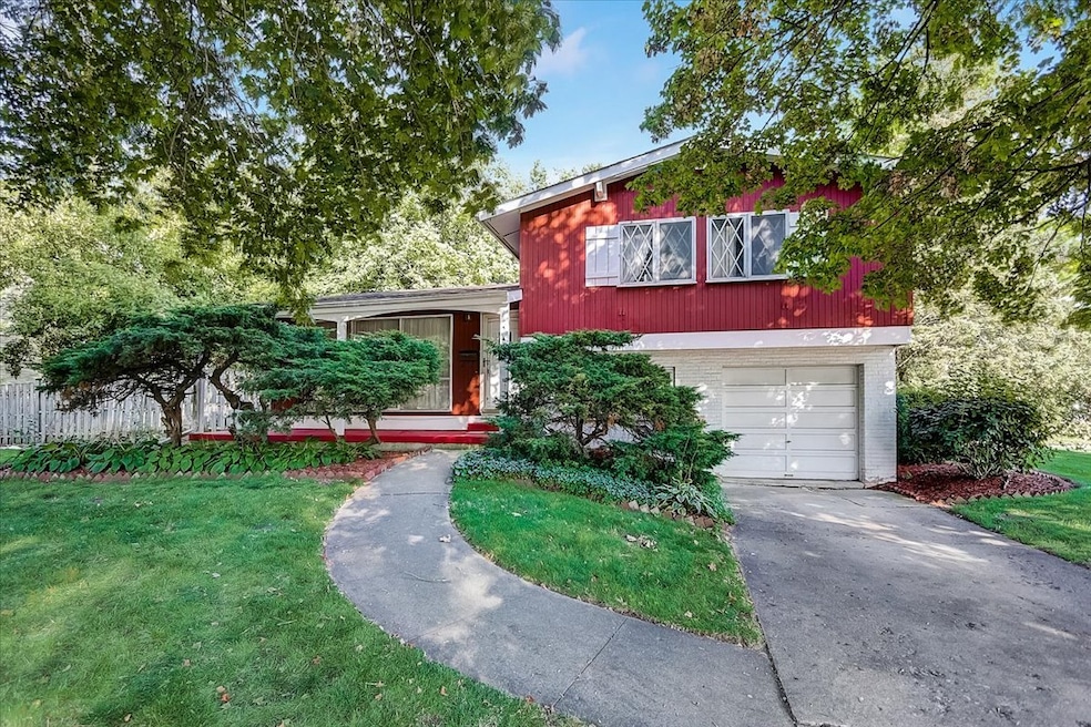 5 N Commonwealth Ave, Aurora, IL 60506 - photo 1