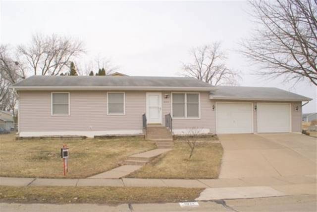 4024 W 13th St, Davenport, IA 52804 - photo 1