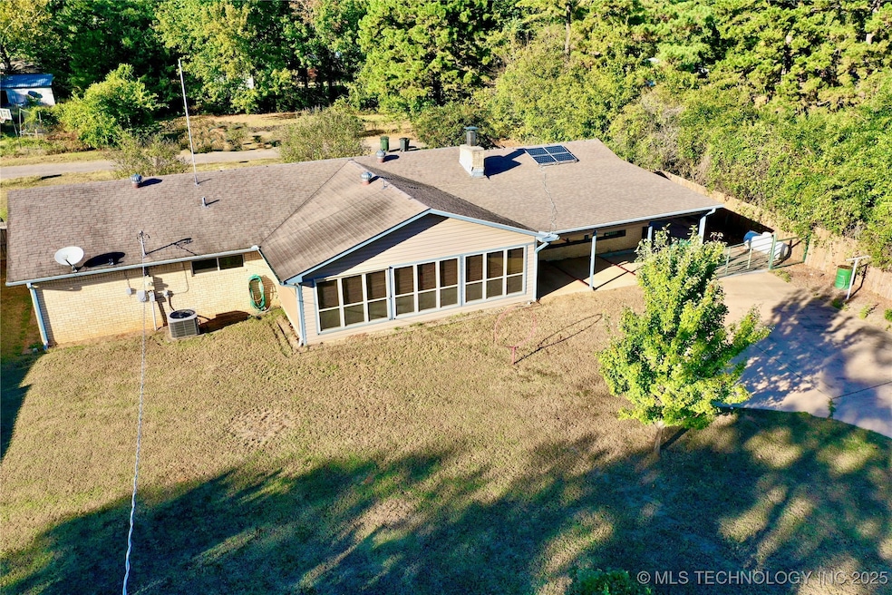 2416 Madison St, Hugo, OK 74743 - photo 1