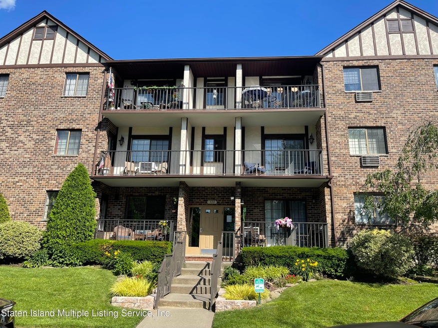 120 Devon Loop unit 8, Staten Island, NY 10314 - photo 1