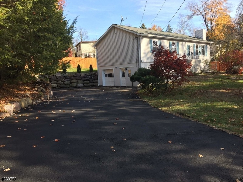 4 Hawthorne Rd, Hewitt, NJ 07421 - photo 1