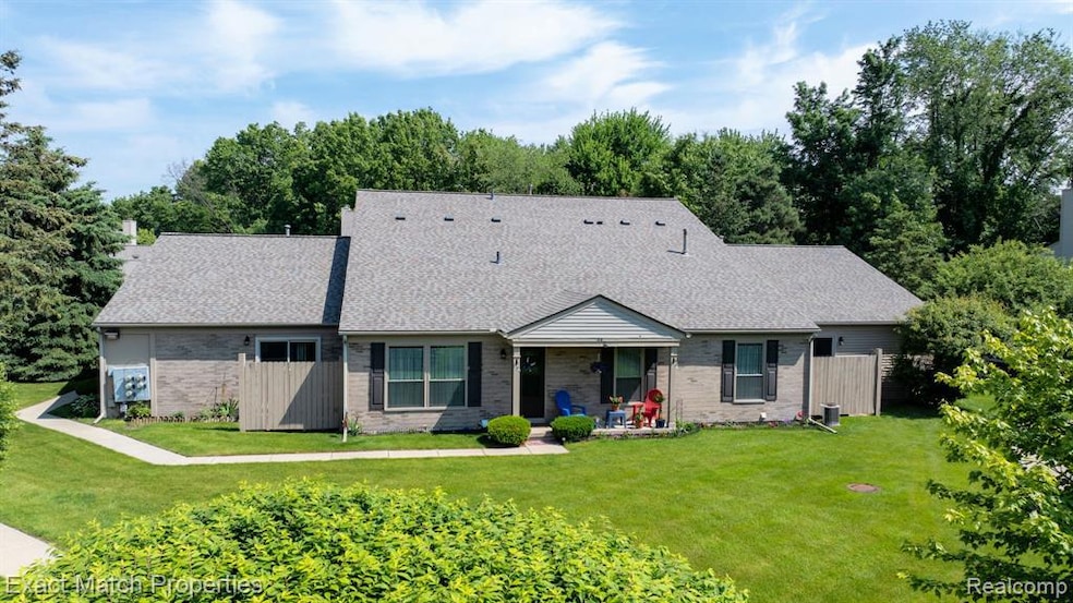 The ultimate in carefree condo living!