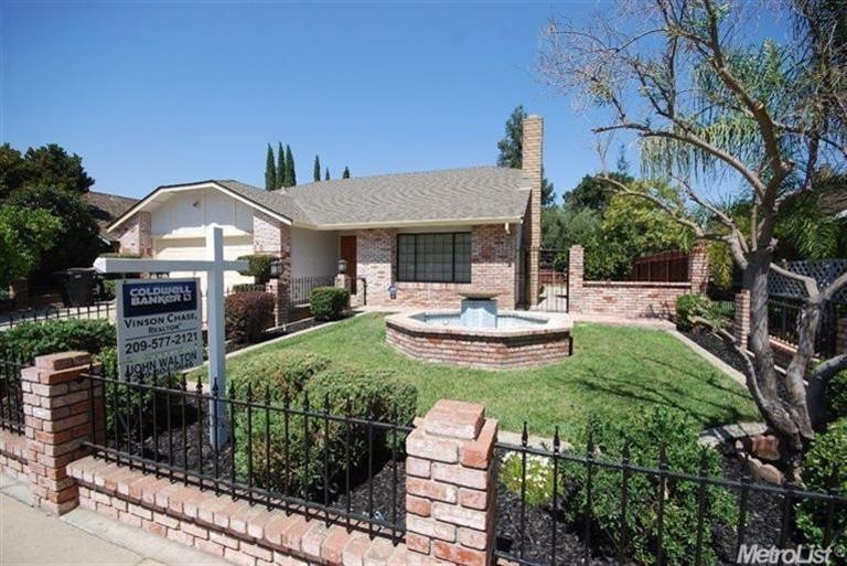 With a new roof, exterior paint, and newer carpet & tile flooring, Central heat & A/C and fencing, you may enjoy years without any major maintenance.