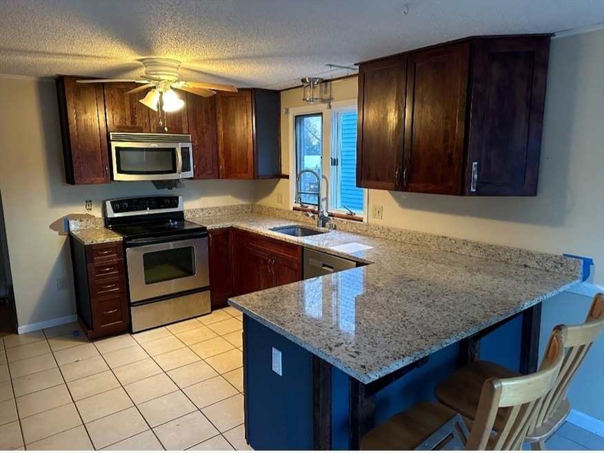 25 Pond St unit A, Marblehead, MA 01945 - photo 1