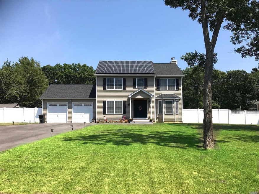 587 Blue Point Rd, Holtsville, NY 11742 - photo 1