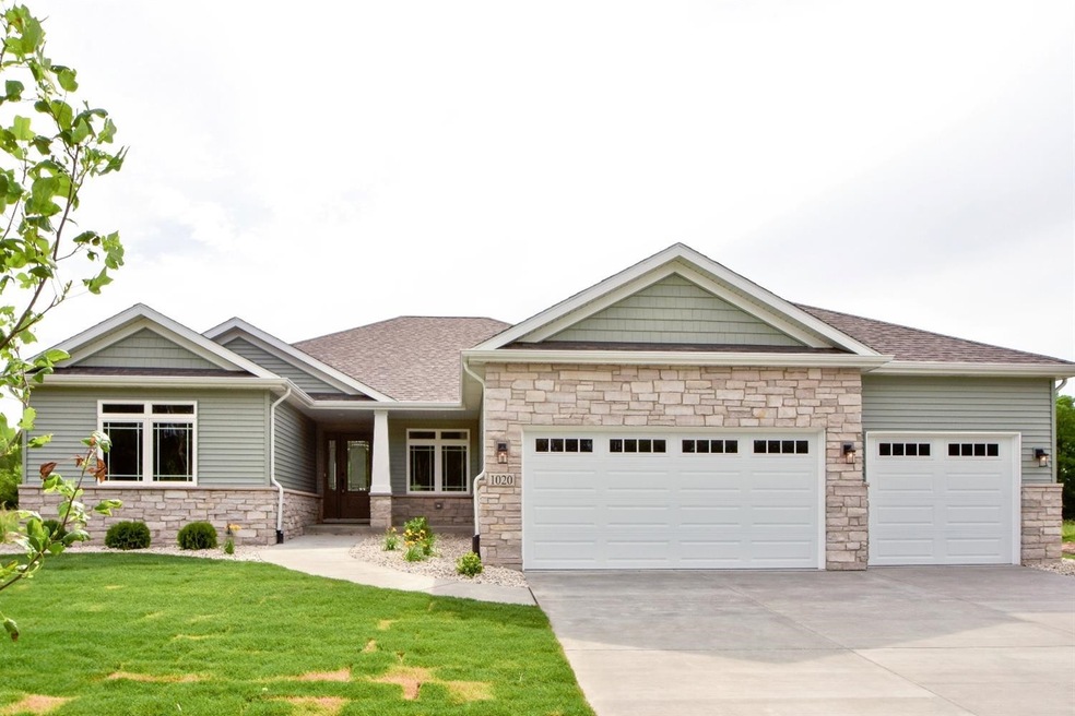 1020 Oak Grove Ct, Crown Point, IN 46307 - photo 1