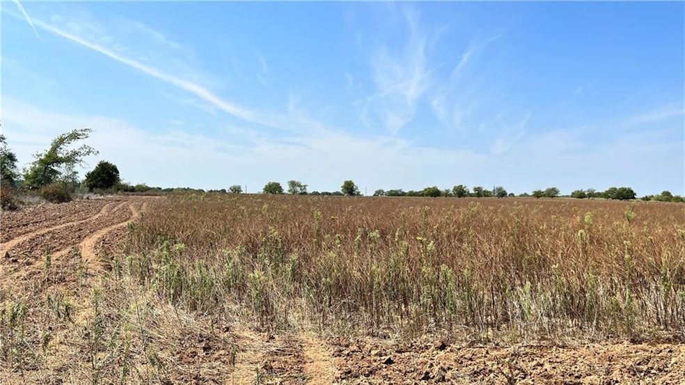 9610 N Kickapoo St, Shawnee, OK 74804 - photo 1