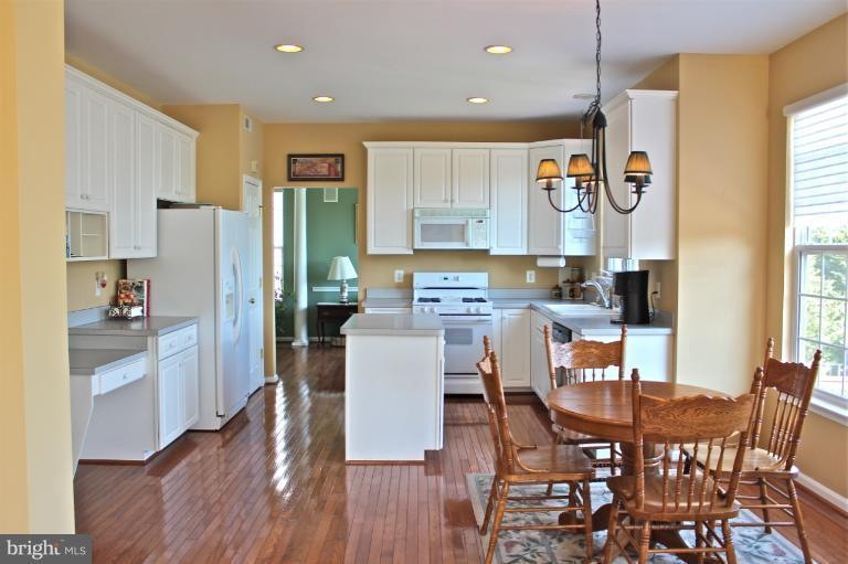 26190 Murrey Dr, Chantilly, VA 20152 - photo 1