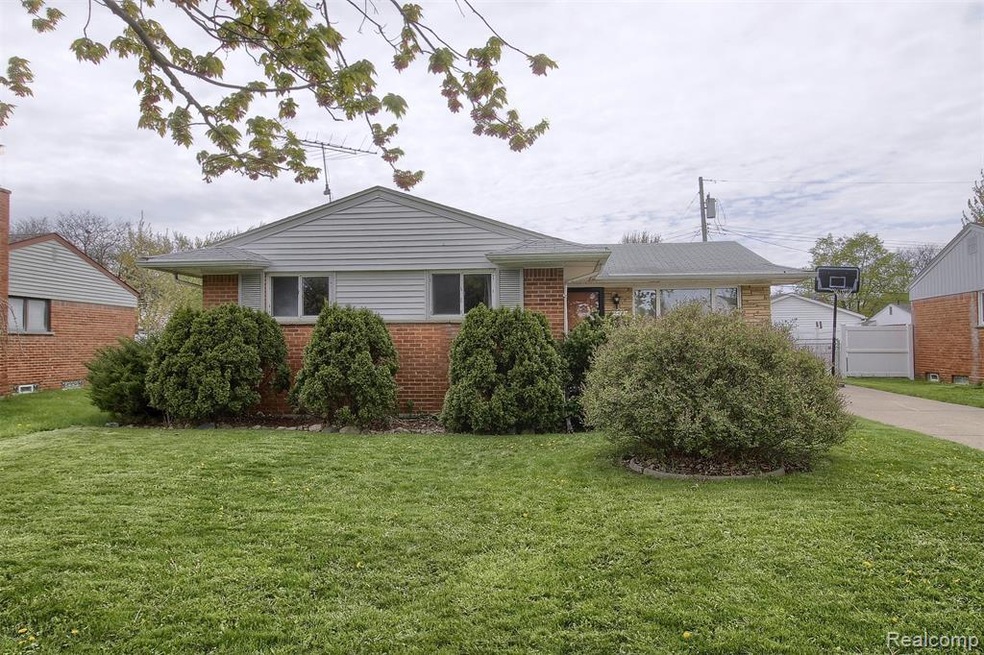 15470 Everly St, Roseville, MI 48066 - photo 1