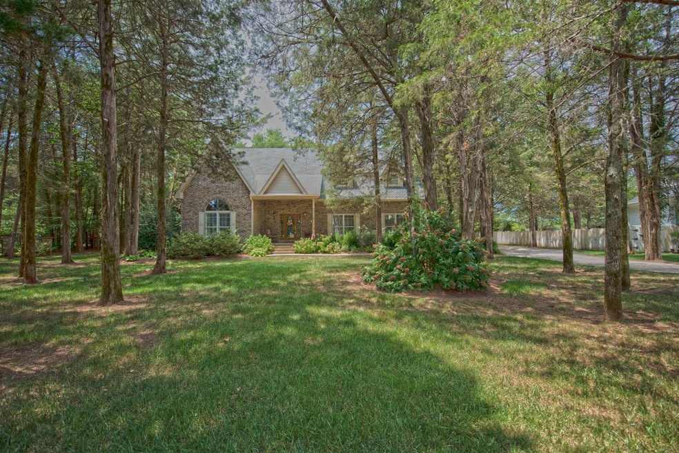 WELCOME HOME! 1310 SHAGBARK TRAIL MURFREESBORO, TN 37130