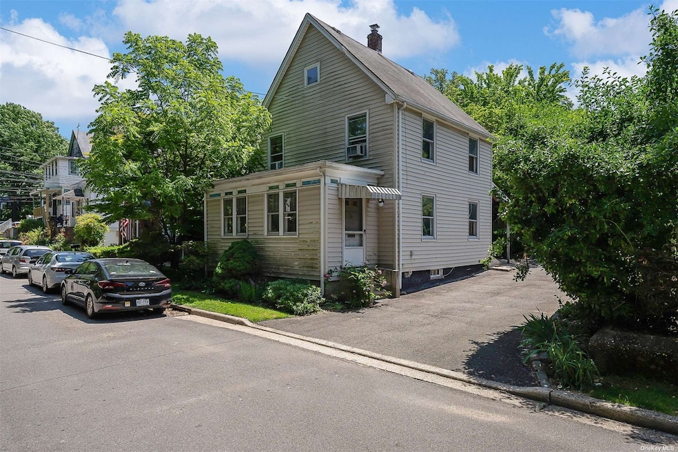 13 Charles St, Port Washington, NY 11050 - photo 1