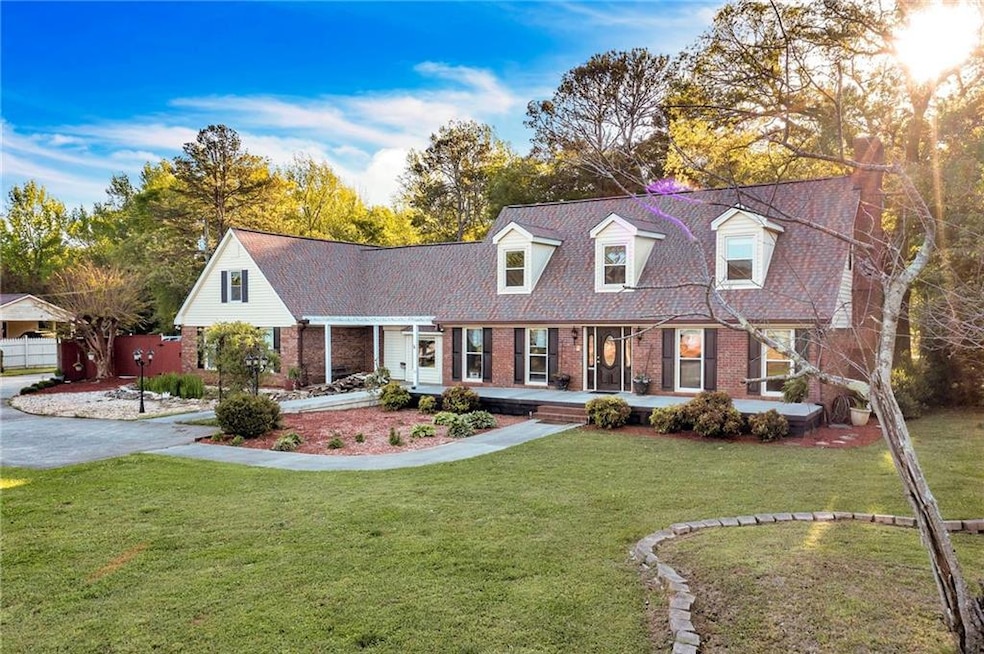 Beautiful front and back lawns!