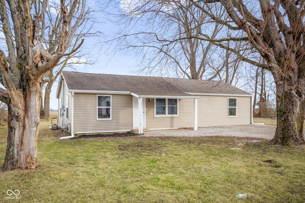 411 Jewell St, Columbus, IN 47203 - photo 1