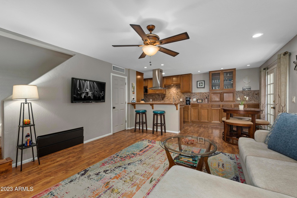 10407 N 10th Place unit 2, Phoenix, AZ 85020 - photo 1