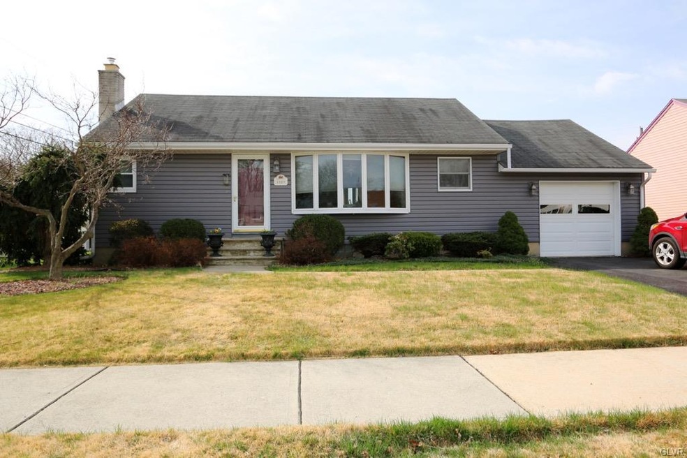 1509 Greenview Dr, Bethlehem, PA 18018 - photo 1