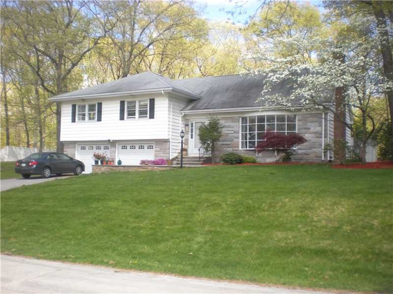 54 High Ridge Dr, Cumberland, RI 02864 - photo 1