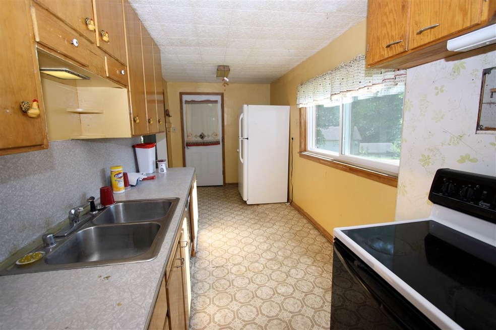 424 E Dale St, Browntown, WI 53522 - photo 1