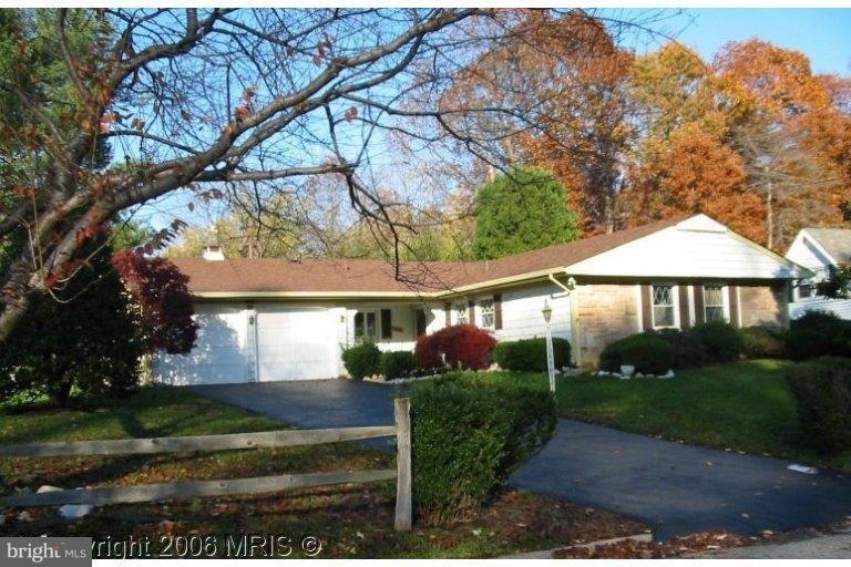 12907 Victoria Heights Dr, Bowie, MD 20715 - photo 1