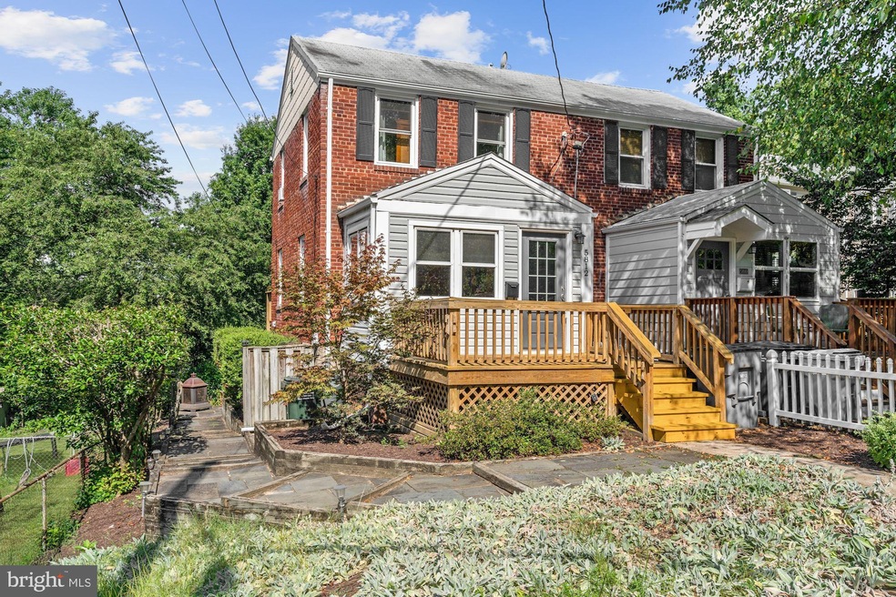 5812 Edgehill Dr, Alexandria, VA 22303 - photo 1