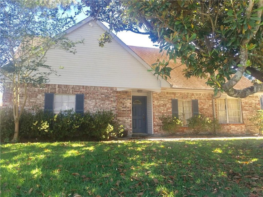 CHARMING HOME WAITING FOR A NEW OWNER to add their
