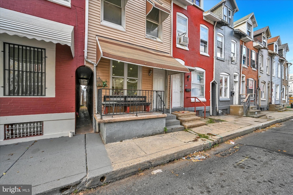 436 Locust St, Reading, PA 19604 - photo 1