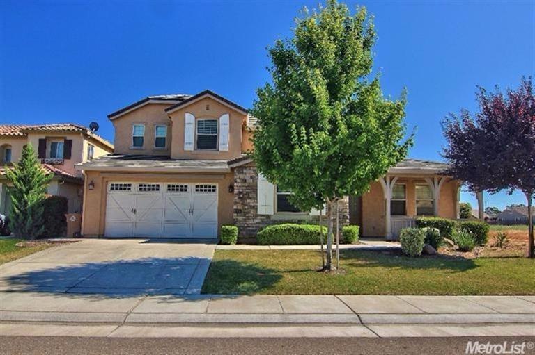 Spacious 2 storey Laguna Ridge Village home.