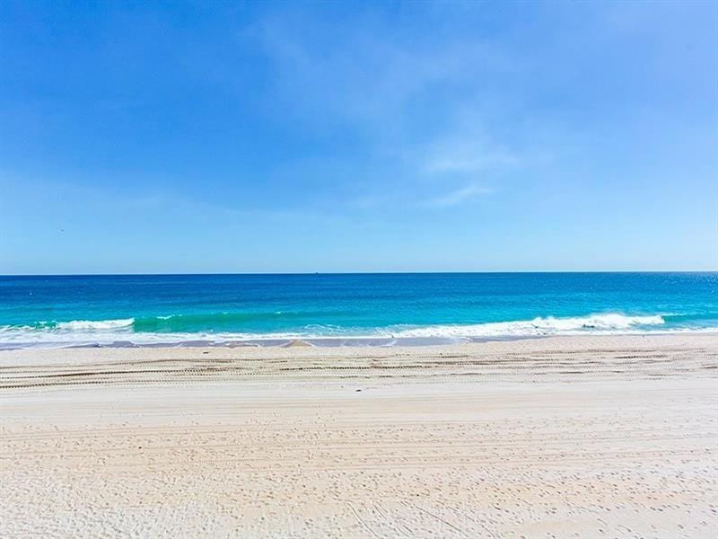 Walk to beautiful Fort Lauderdale Beach!