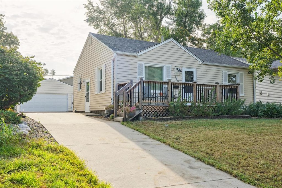 1705 56th St, Des Moines, IA 50310 - photo 1