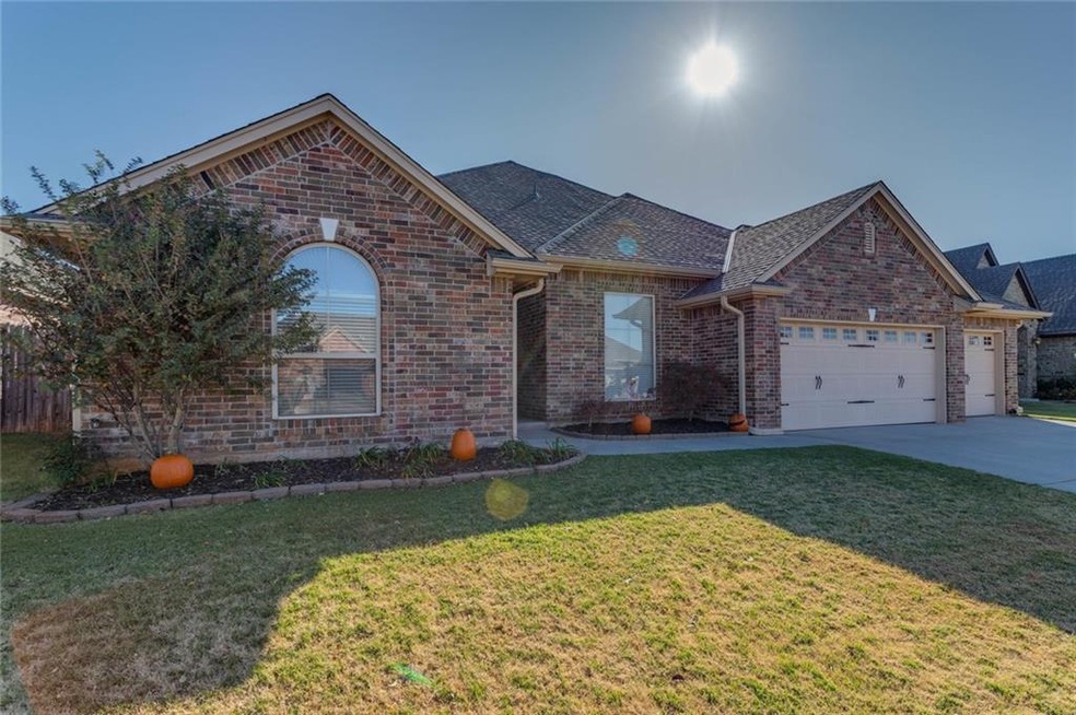 920 Ryan Rd, Moore, OK 73160 - photo 1