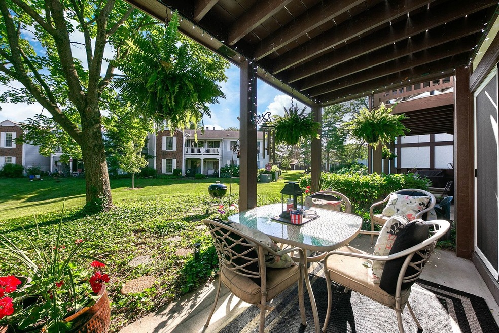 32 Exeter Ct unit 102B, Naperville, IL 60565 - photo 1