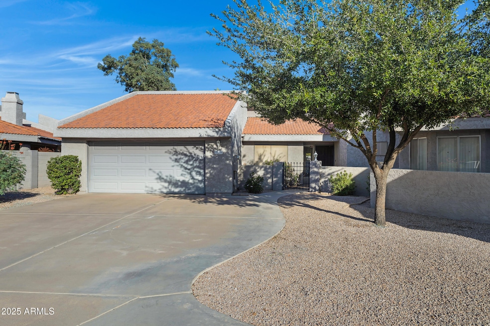 792 W El Monte Place unit 8, Chandler, AZ 85225 - photo 1