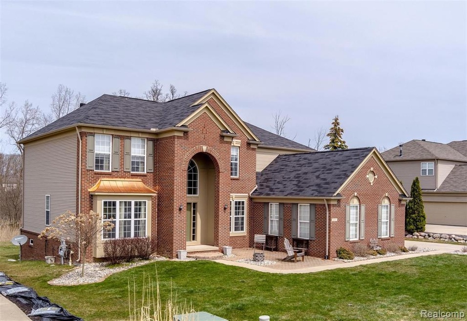 6152 Emerald Dr.jpg