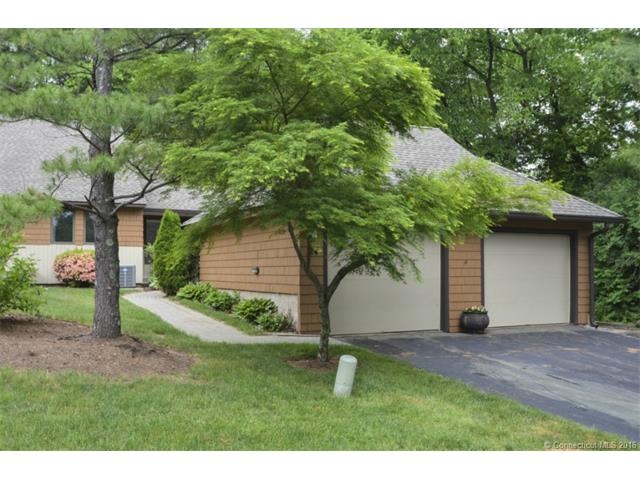 24 Chateau Margaux unit 24, Bloomfield, CT 06002 - photo 1