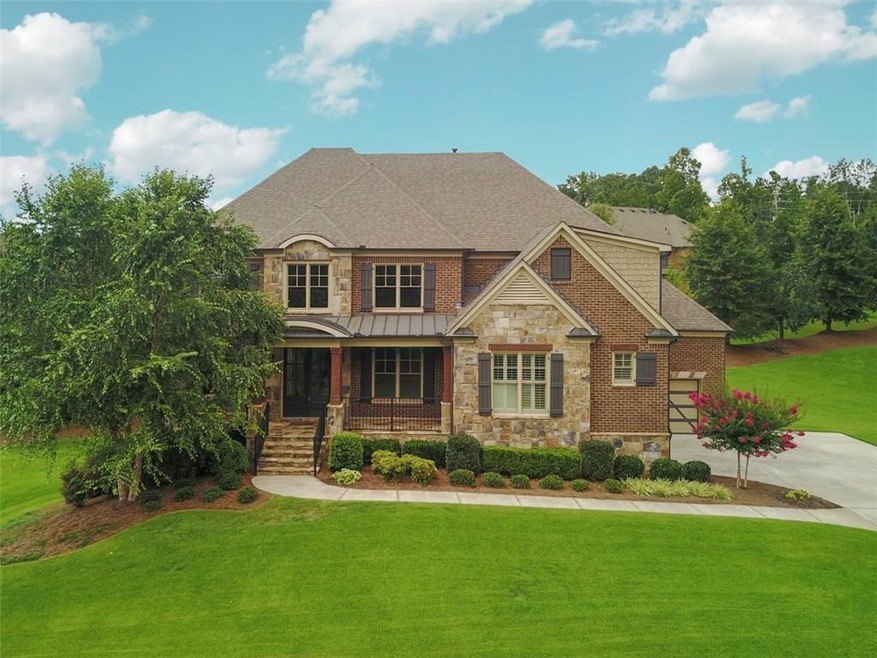 Spacious Front Yard