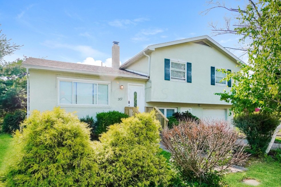 307 E Royal Forest Blvd, Columbus, OH 43214 - photo 1