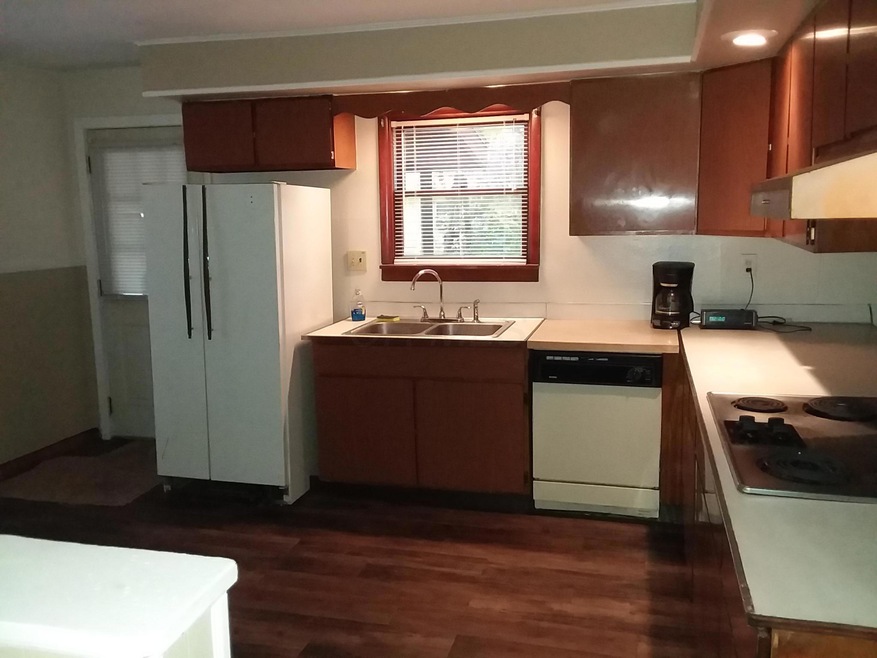 4513 N 4th St, Columbus, OH 43224 - photo 1