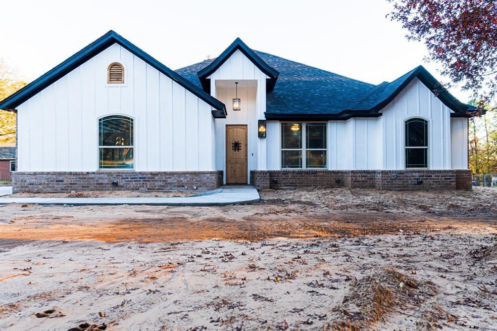 3703 Acorn Run, Granbury, TX 76049 - photo 1