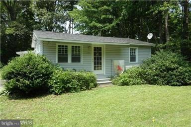 301 Brooks Dr, Colonial Beach, VA 22443 - photo 1