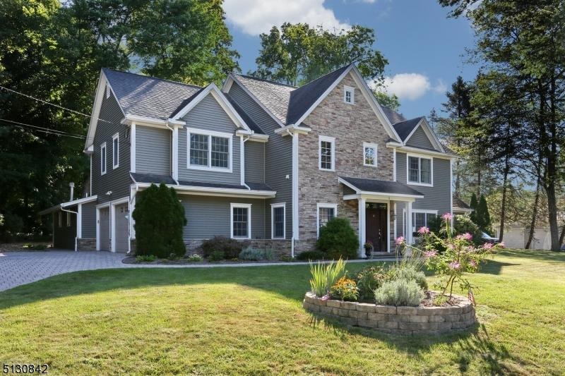 8 Erold Ct, Allendale, NJ 07401 - photo 1