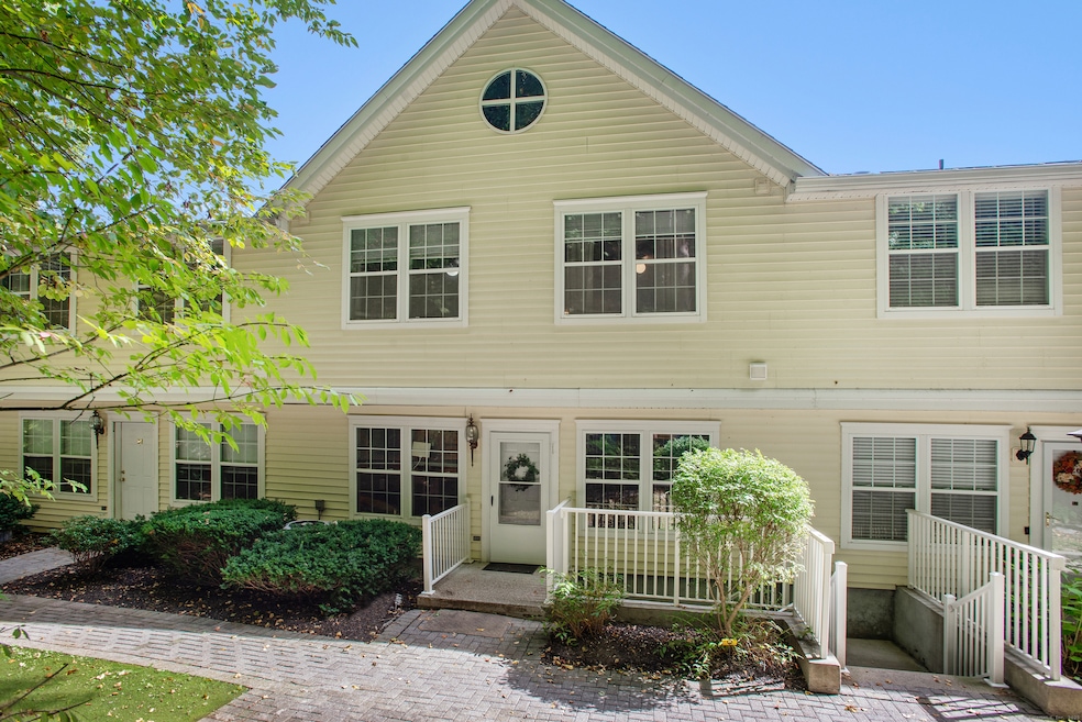 633 Danbury Rd unit 25, Ridgefield, CT 06877 - photo 1