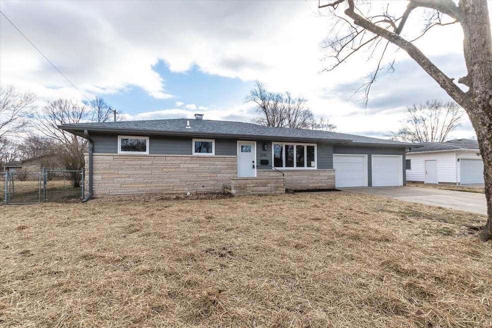 2741 Poplar Dr, Columbus, IN 47203 - photo 1