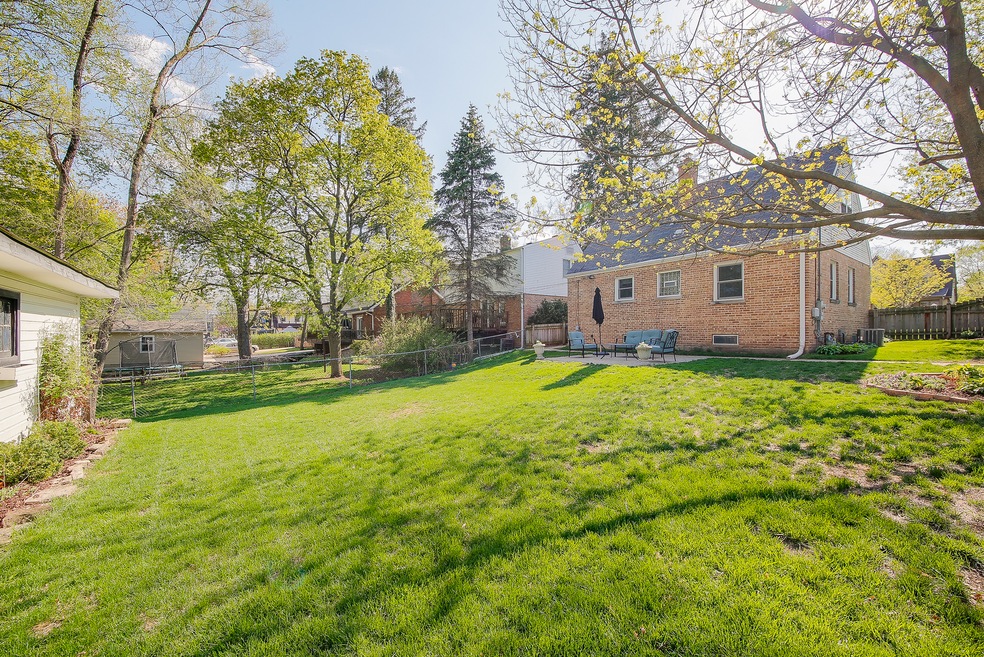 843 N Summit St, Wheaton, IL 60187 - photo 1