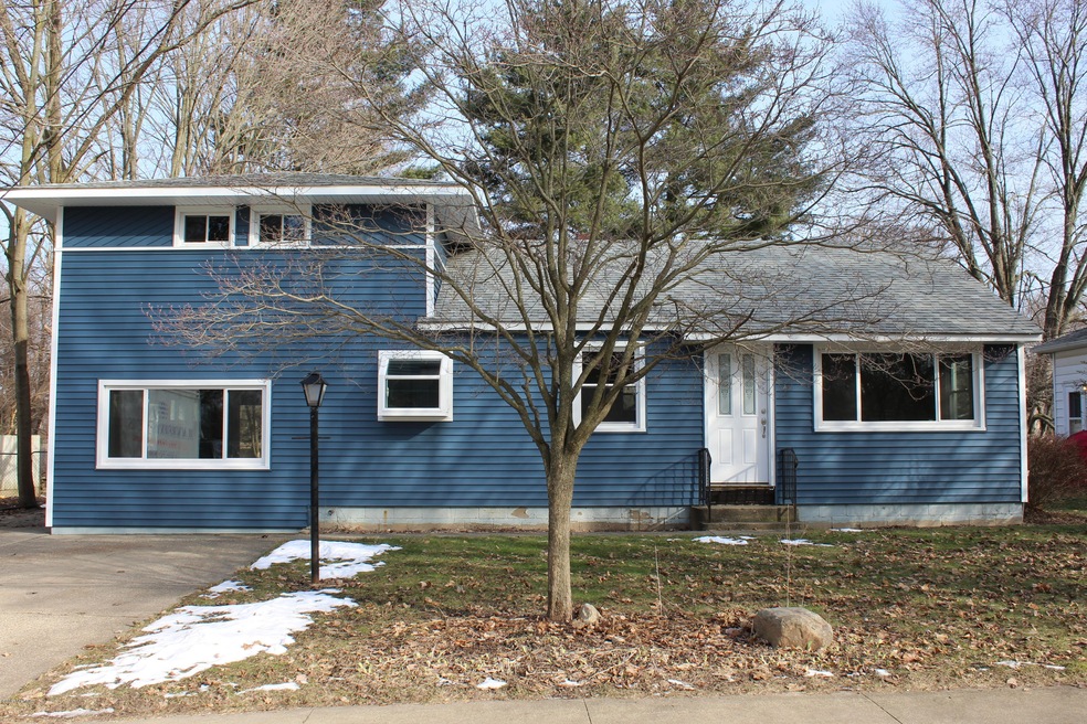 409 S Locust Wayland