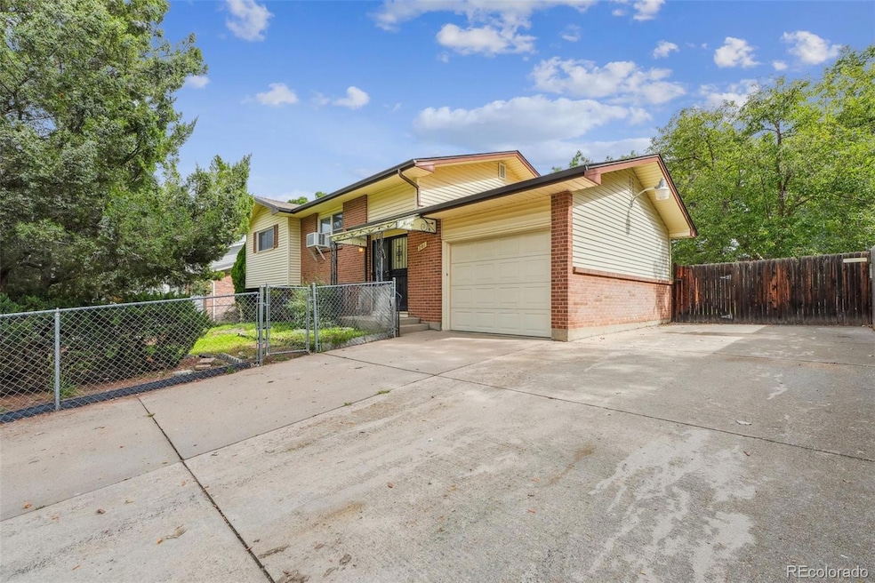 201 Cielo Vista St, Colorado Springs, CO 80911 - photo 1