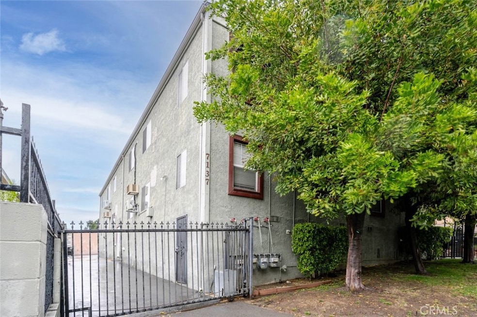 7137 Greeley St unit 7, Los Angeles, CA 91042 - photo 1