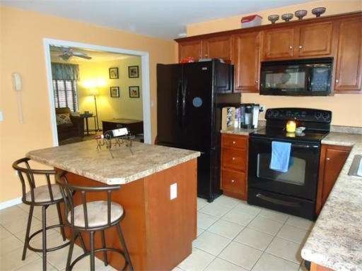 172 Dean St unit 12, Taunton, MA 02780 - photo 1