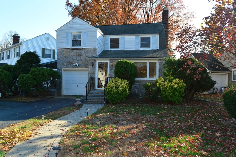 128 Elmwood Dr, Elmwood Park, NJ 07407 - photo 1