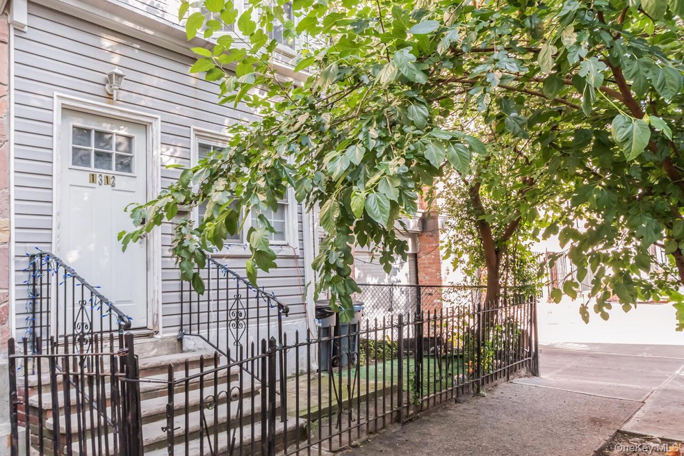 1312 Findlay Ave, Bronx, NY 10456 - photo 1