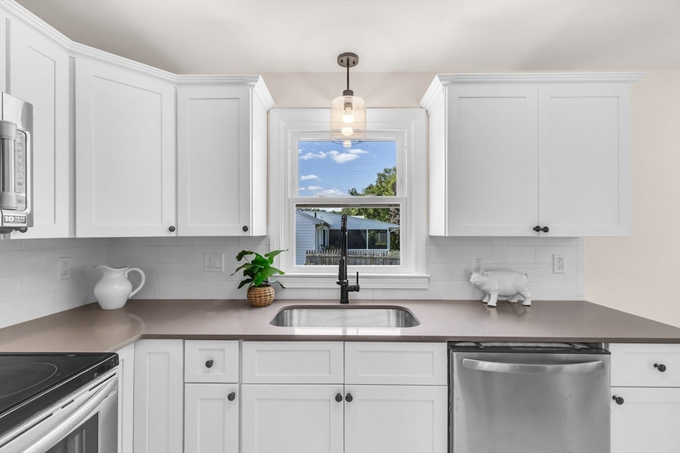 716 Parker St, Springfield, MA 01129 - photo 1