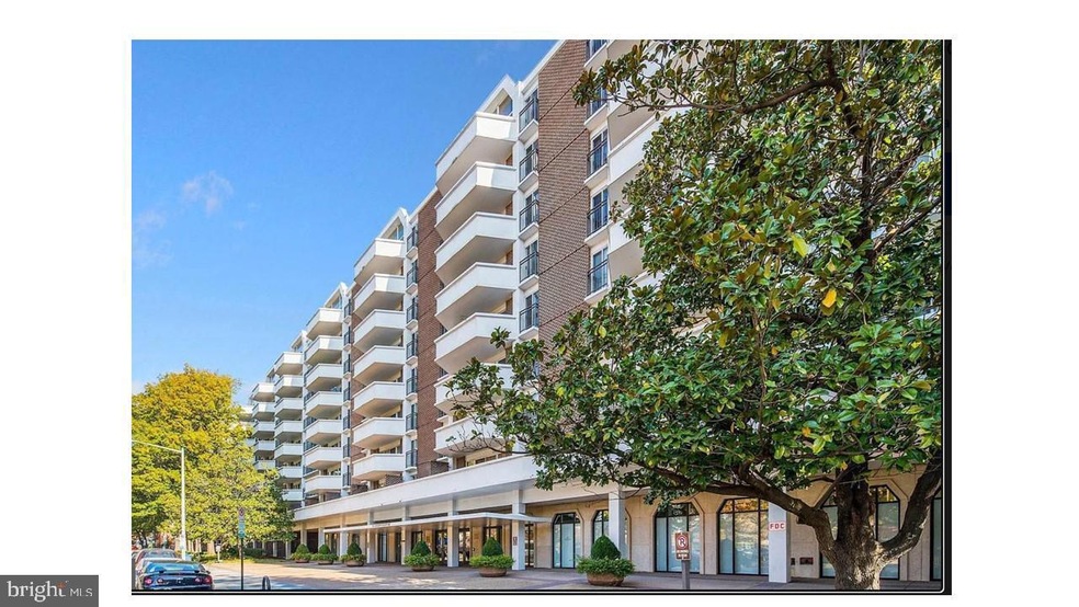 Town Square Towers unit 140, Washington, DC 20024 - photo 1